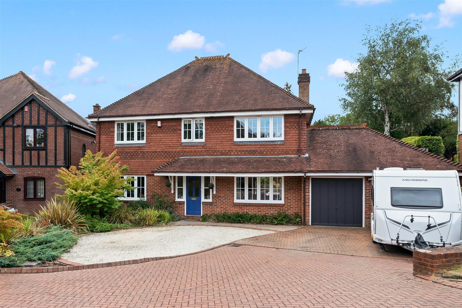 6 bed property in Shenfield Close, Coulsdon